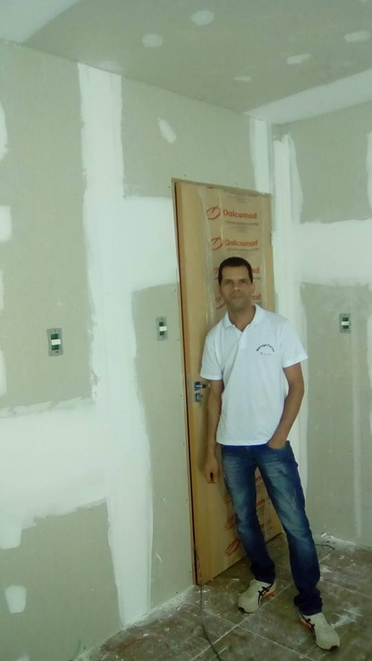 paredes em gesso acartonado com porta de madeira
cliente orlando fretes